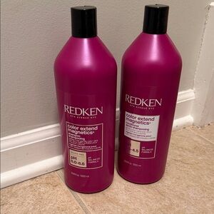 Redken Color Extend Magnetics Shampoo - Vibrant Pink